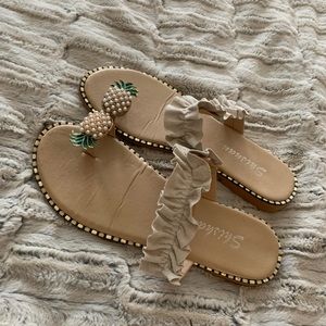 Pineapple shoes! Size 40 EU ( I wear a size 8 US)